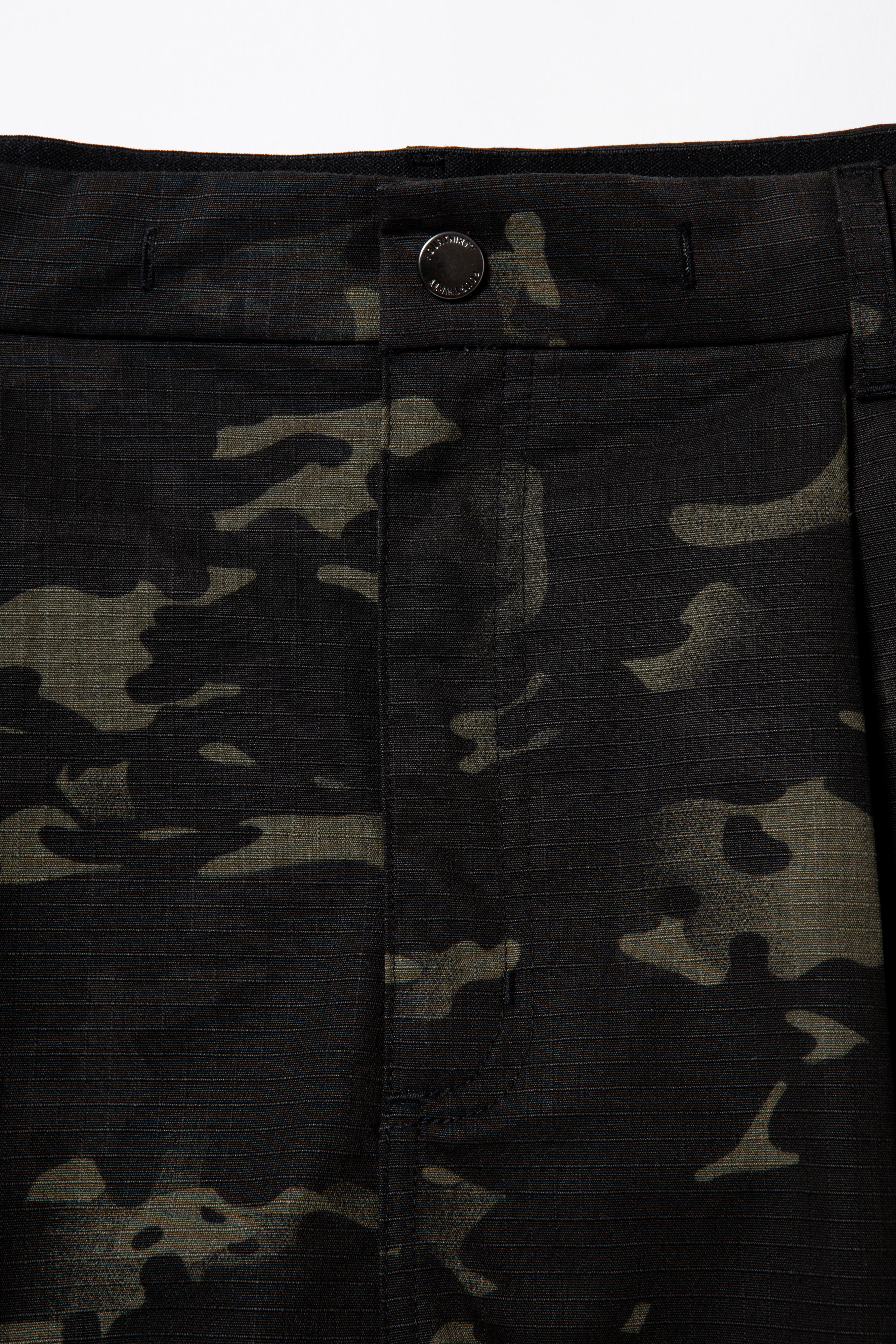 430 CAMO ESLOT CARGO SHORTS