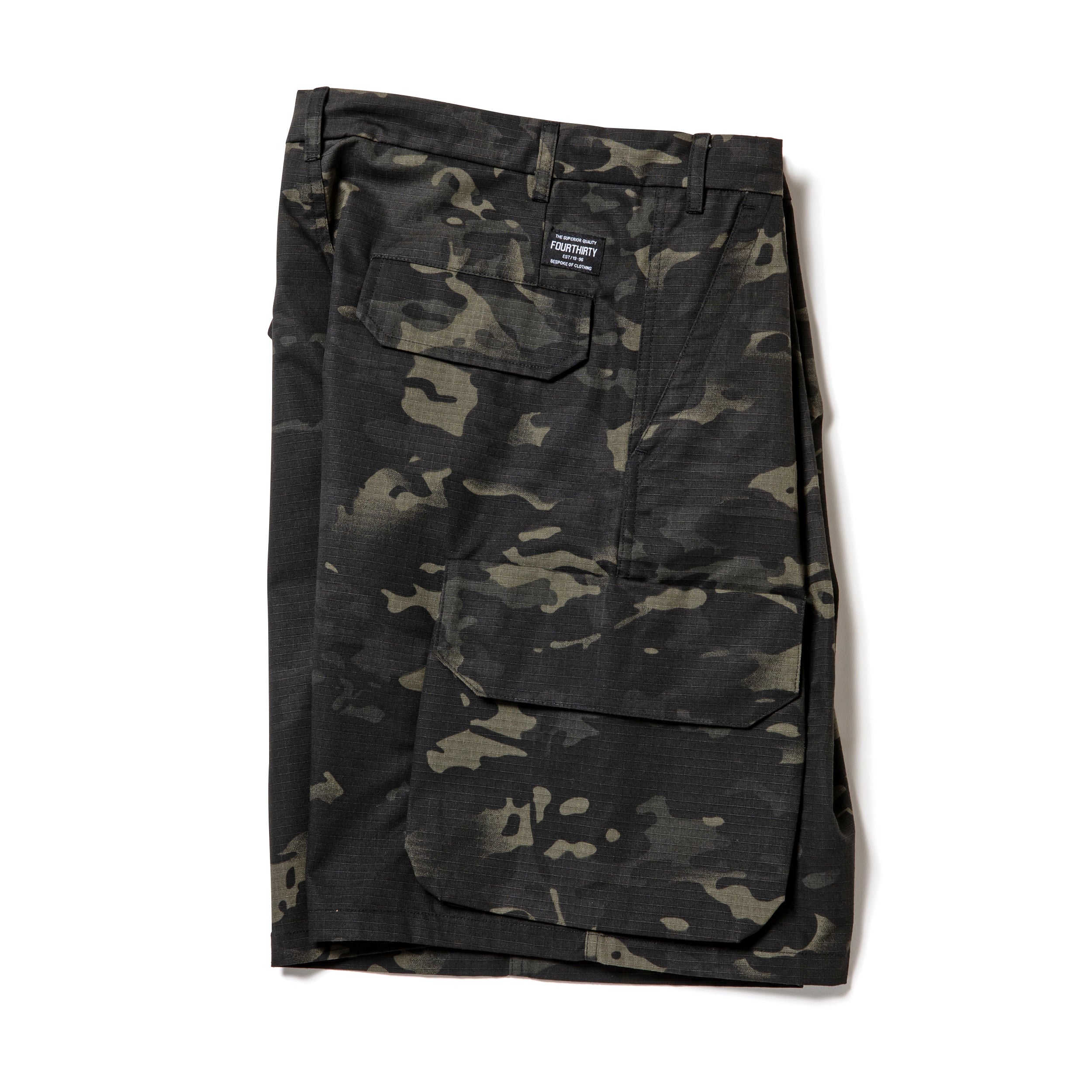 430 CAMO ESLOT CARGO SHORTS