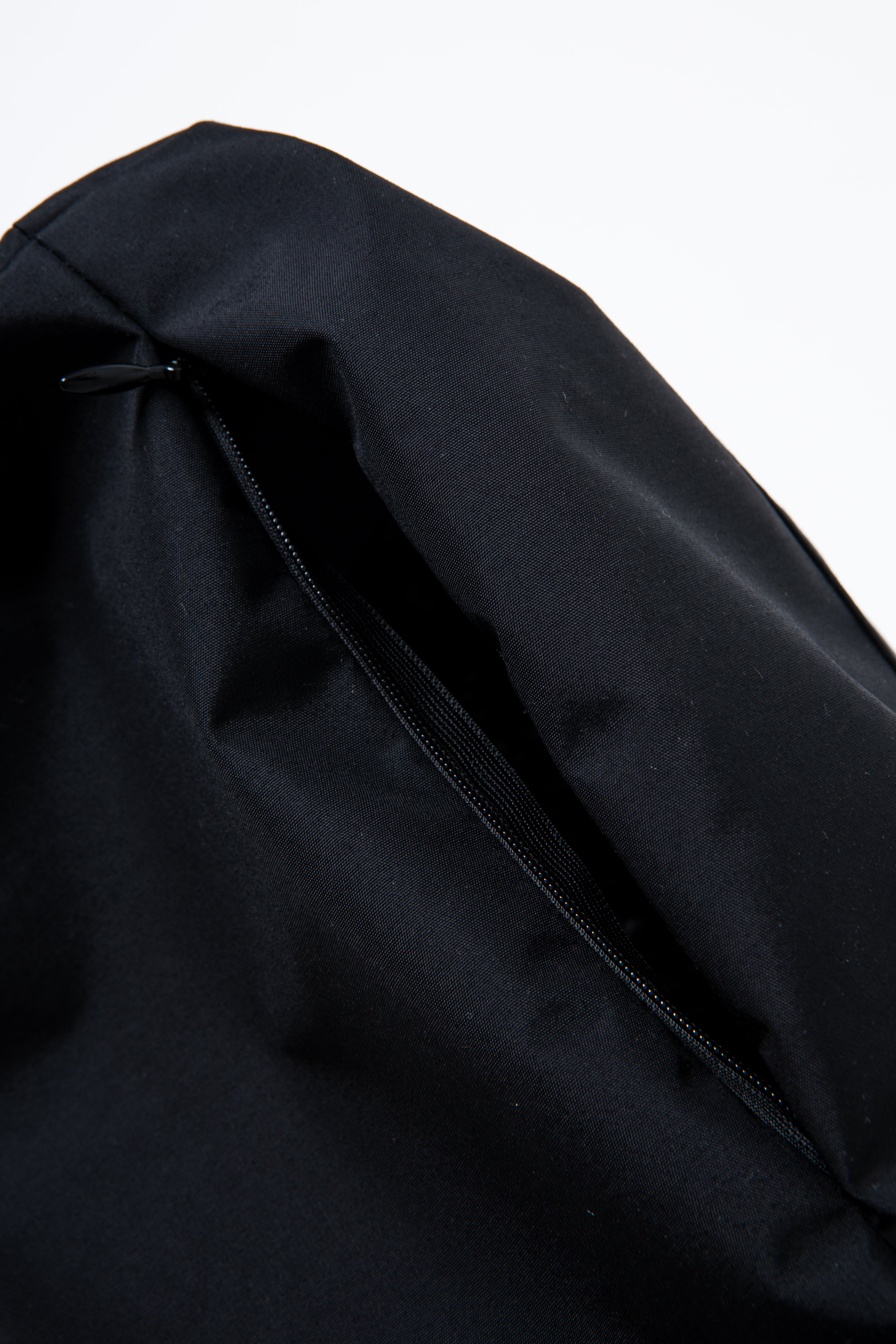 430 LYR ROLL SHOULDER BAG